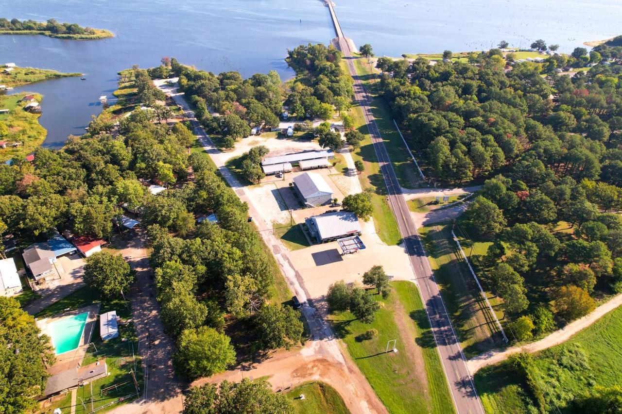 Emory Axtons Bass City Lake Front Resort מראה חיצוני תמונה
